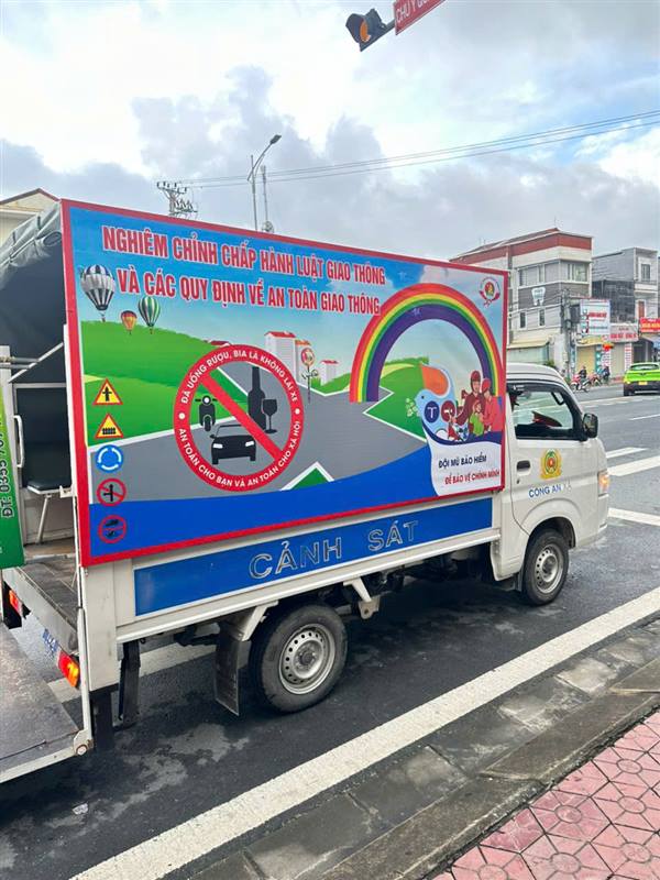 CÔNG AN PHƯỜNG LƯU KIẾM TIẾP TỤC RA QUÂN LẬP LẠI TRẬT TỰ, AN TOÀN HÀNH LANG GIAO THÔNG