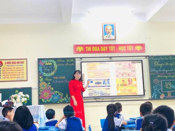 TRƯỜNG TIỂU HỌC LIÊN KHÊ TỔ CHỨC SINH HOẠT CHUYÊN MÔN VỚI CHỦ ĐỀ “PHÒNG HỌC THÔNG MINH – KẾT NỐI TRI THỨC, KHƠI NGUỒN SÁNG TẠO