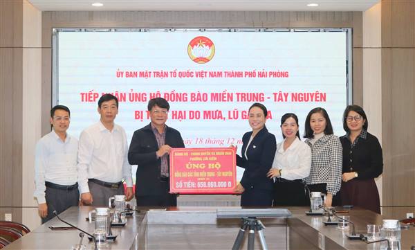 MẶT TRẬN TỔ QUỐC VIỆT NAM THÀNH PHỐ HẢI PHÒNG TIẾP NHẬN ỦNG HỘ ĐỒNG BÀO VÙNG LŨ TỪ PHƯỜNG LƯU KIẾM