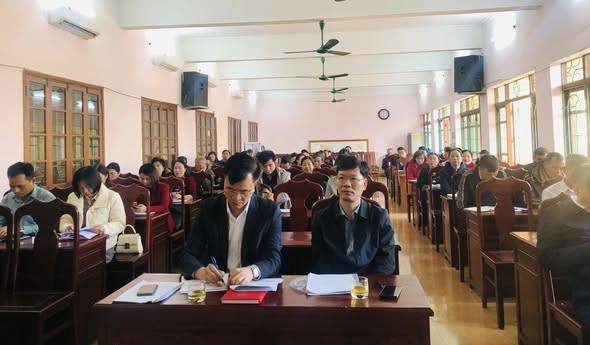 ĐẢNG ỦY PHƯỜNG LƯU KIẾM TỔ CHỨC HỘI NGHỊ HƯỚNG DẪN KIỂM ĐIỂM, ĐÁNH GIÁ VÀ XẾP LOẠI CHẤT LƯỢNG TẬP THỂ, CÁ NHÂN NĂM 2025