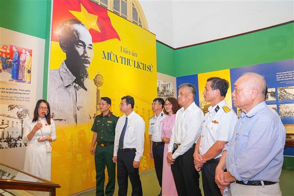 Hải Phòng tổ chức khai mạc phòng trưng bày chuyên đề “Dấu ấn mùa thu lịch sử”