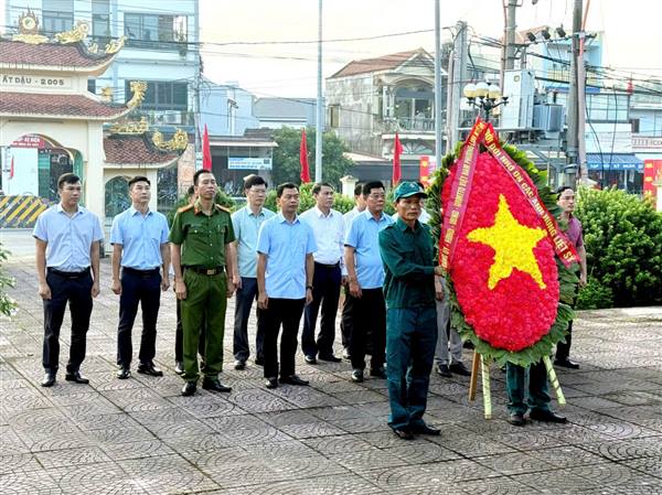 PHƯỜNG LƯU KIẾM TỔ CHỨC LỄ DÂNG HƯƠNG TƯỞNG NIỆM CÁC ANH HÙNG LIỆT SĨ