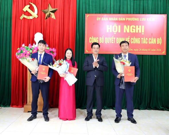PHƯỜNG LƯU KIẾM TỔ CHỨC HỘI NGHỊ CÔNG BỐ CÁC QUYẾT ĐỊNH VỀ CÔNG TÁC CÁN BỘ