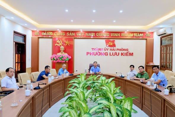 PHƯỜNG LƯU KIẾM THAM GIA HỘI NGHỊ TRỰC TUYẾN NGHE BÁO CÁO TIẾN ĐỘ QUẢN LÝ HOẠT ĐỘNG BẾN, BÃI VEN SÔNG, KÊNH TRỤC NỘI ĐỒNG