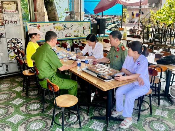 PHƯỜNG LƯU KIẾM KIỂM TRA CÔNG TÁC BẢO ĐẢM AN TOÀN THỰC PHẨM DỊP TẾT TRUNG THU NĂM 2026