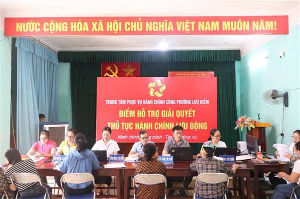 PHƯỜNG LƯU KIẾM TRIỂN KHAI MÔ HÌNH “HÀNH CHÍNH CÔNG LƯU ĐỘNG” TẠI TỔ DÂN PHỐ THIÊN ĐÔNG