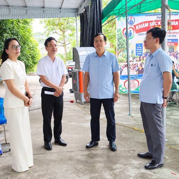 ĐẢNG ỦY PHƯỜNG LƯU KIẾM KIỂM TRA CÔNG TÁC KHÁM SỨC KHỎE TOÀN DÂN
