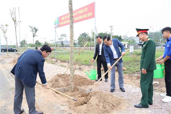 PHƯỜNG LƯU KIẾM PHÁT ĐỘNG TẾT TRỒNG CÂY XUÂN BÍNH NGỌ 2026