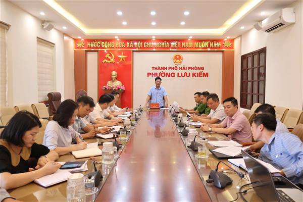 UBND PHƯỜNG LƯU KIẾM TỔ CHỨC HỘI NGHỊ TRIỂN KHAI THỰC HIỆN CÔNG TÁC ĐO ĐẠC, LẬP BẢN ĐỒ ĐỊA CHÍNH VÀ HOÀN THÀNH CƠ SỞ DỮ LIỆU ĐẤT ĐAI 