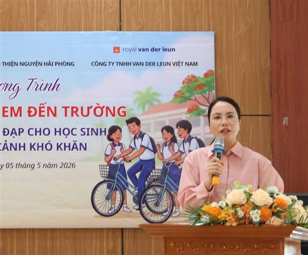 Trao xe đạp – Nâng bước ước mơ đến trường cho học sinh khó khăn