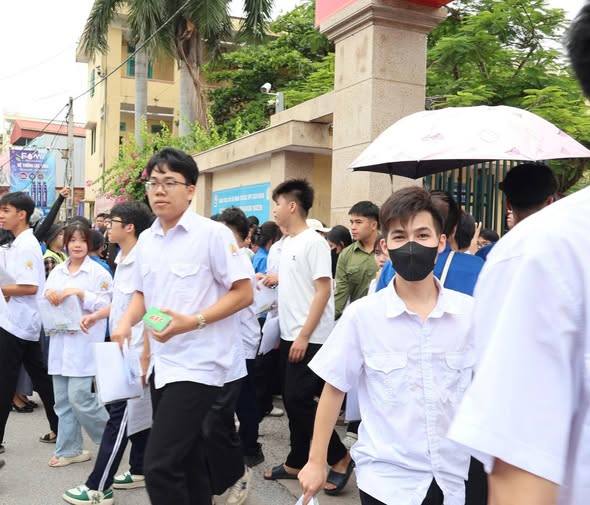 THÍ SINH TRƯỜNG THPT BẠCH ĐẰNG HOÀN THÀNH MÔN THI NGỮ VĂN – SẴN SÀNG CHINH PHỤC MÔN TOÁN
