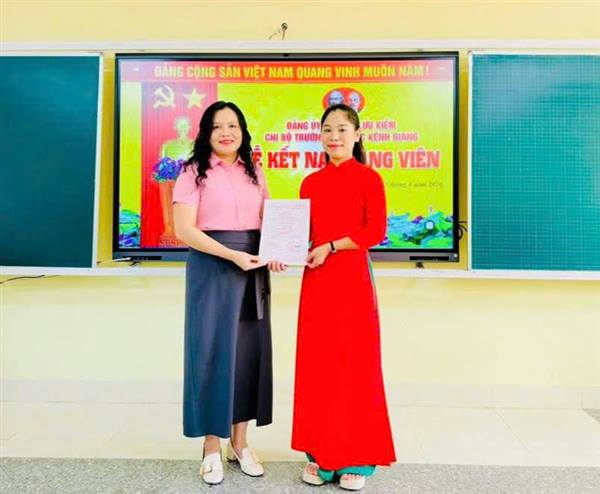 LỄ KẾT NẠP ĐẢNG VIÊN MỚI TẠI CÁC CHI BỘ TRỰC THUỘC ĐẢNG BỘ PHƯỜNG LƯU KIẾM