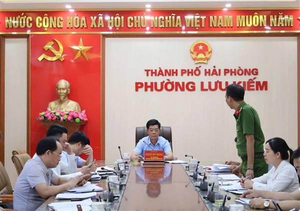 PHƯỜNG LƯU KIẾM TỔ CHỨC HỘI NGHỊ NGHE BÁO CÁO TIẾN ĐỘ THỰC HIỆN CÔNG TÁC ĐO ĐẠC, LẬP HỒ SƠ ĐỊA CHÍNH VÀ XÂY DỰNG CƠ SỞ DỮ LIỆU ĐẤT ĐAI