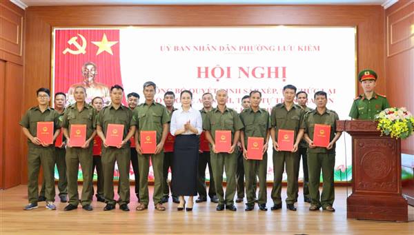 CÔNG AN PHƯỜNG LƯU KIẾM TỔ CHỨC LỄ CÔNG BỐ THÀNH LẬP TỔ BẢO VỆ AN NINH, TRẬT TỰ Ở CƠ SỞ