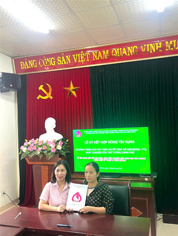Phòng giao dịch Ngân hàng Chính sách xã hội Cẩm Giàng - thành phố Hải Phòng tổ chức giải ngân nguồn vốn theo Quyết định số 29/2025/QĐ-TTg ngày 28/8/2025 của Thủ tướng Chính phủ về tín dụng đối với học sinh, sinh viên, học viên thạc sĩ, nghiên cứu sinh ngành khoa học, công nghệ, kỹ thuật và toán (gọi tắt là ngành STEM)