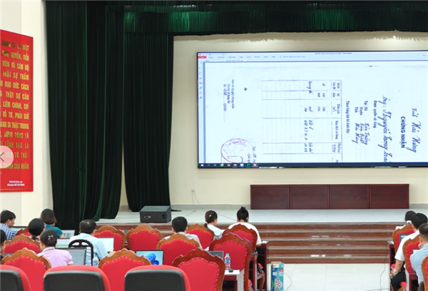 Xã Mao Điền đẩy nhanh tiến độ triển khai chiến dịch làm giàu, làm sạch cơ sở dữ liệu đất đai trên địa bàn xã Mao Điền, thành phố Hải Phòng.