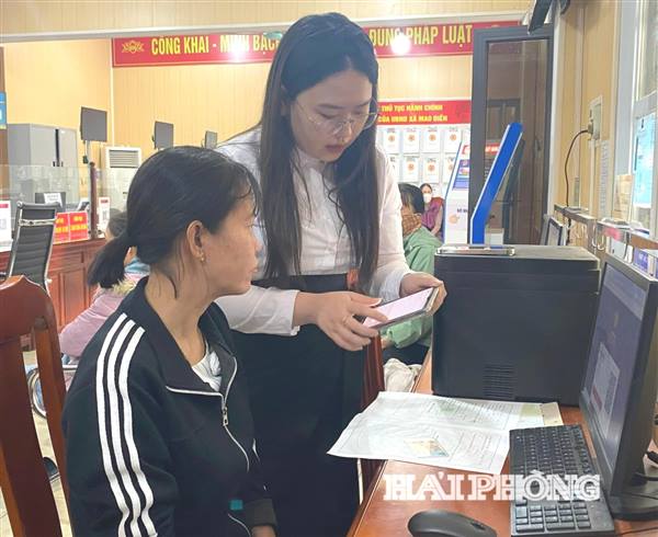 Hiệu quả từ mô hình hotline tư vấn giải quyết thủ tục hành chính tại xã Mao Điền