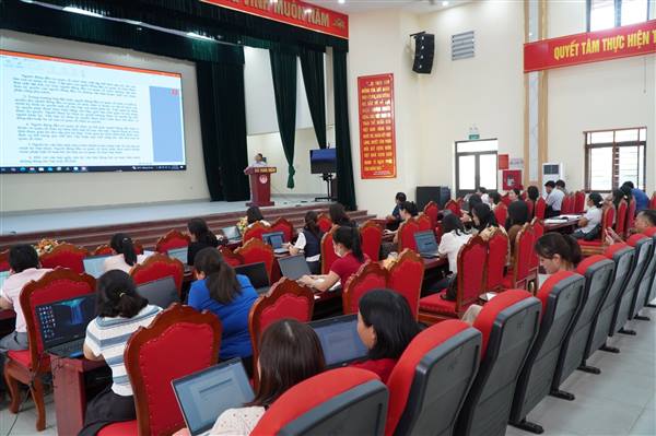 XÃ MAO ĐIỀN: NÂNG CAO CHẤT LƯỢNG NGHIỆP VỤ CÔNG TÁC VĂN THƯ, LƯU TRỮ, ĐẨY MẠNH CHUYỂN ĐỔI SỐ TRONG HOẠT ĐỘNG CÔNG VỤ
