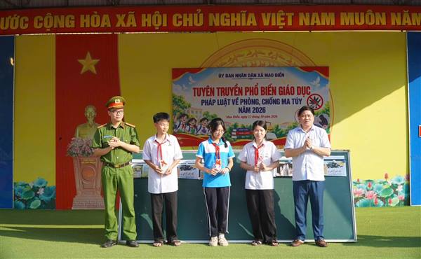 TRANG BỊ KIẾN THỨC PHÒNG, CHỐNG MA TÚY, BẢO VỆ HỌC SINH TỪ MÁI TRƯỜNG
