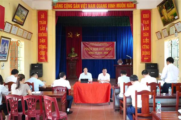 ĐỒNG CHÍ BÍ THƯ ĐẢNG ỦY XÃ MAO ĐIỀN KIỂM TRA, LÀM VIỆC VỚI THÔN TÂN TRƯỜNG.
