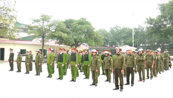 Công an xã Mao Điền cứu người, ngăn cô gái lao xuống sông
