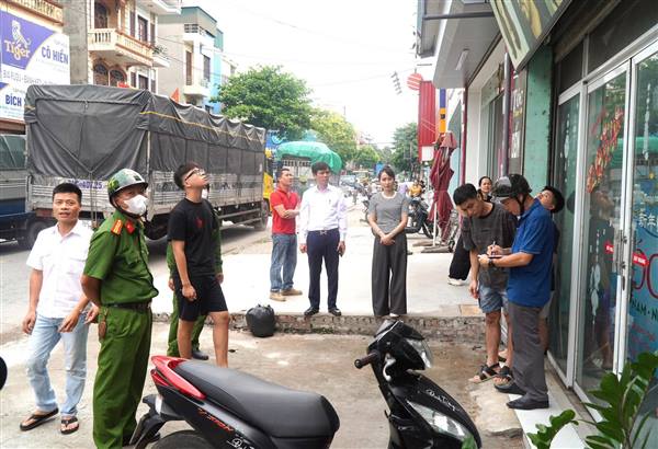 XÃ MAO ĐIỀN TIẾP TỤC RA QUÂN TUYÊN TRUYỀN, VẬN ĐỘNG NHÂN DÂN TỰ GIÁC THÁO DỠ CÁC CÔNG TRÌNH VI PHẠM HÀNH LANG GIAO THÔNG