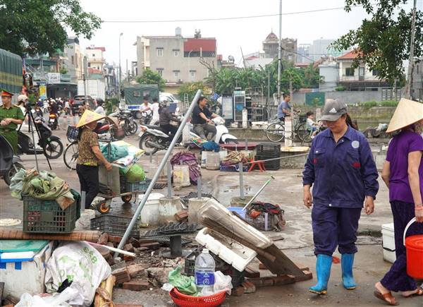 XÃ MAO ĐIỀN TIẾP TỤC RA QUÂN TUYÊN TRUYỀN, VẬN ĐỘNG NHÂN DÂN TỰ GIÁC THÁO DỠ CÁC CÔNG TRÌNH, VẬT DỤNG VI PHẠM HÀNH LANG GIAO THÔNG