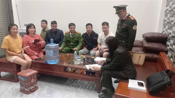 Xã Mao Điền: Tăng cường hướng dẫn khai báo tạm trú, thông báo lưu trú - Đồng hành cùng doanh nghiệp phát triển an toàn, bền vững
