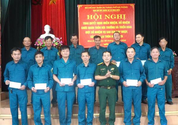BAN CHỈ HUY QUÂN SỰ XÃ MAO ĐIỀN TỔ CHỨC HỘI NGHỊ CÔNG BỐ QUYẾT ĐỊNH VỀ MIỄN NHIỆM, BỔ NHIỆM CHỨC DANH THÔN ĐỘI TRƯỞNG VÀ TRIỂN KHAI NHIỆM VỤ SAU KHI SẮP XẾP LẠI THÔN NĂM 2026