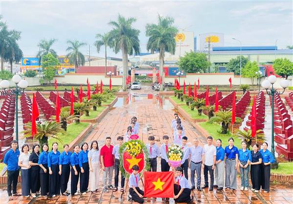 HÀNH TRÌNH VỀ ĐỊA CHỈ ĐỎ: TUỔI TRẺ TRƯỜNG THCS TÂN TRƯỜNG TỰ HÀO TIẾP BƯỚC TRUYỀN THỐNG