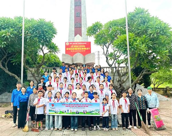 MAO ĐIỀN RA QUÂN VỆ SINH CÁC NGHĨA TRANG LIỆT SĨ – HÀNH ĐỘNG NHỎ, NGHĨA TÌNH LỚN