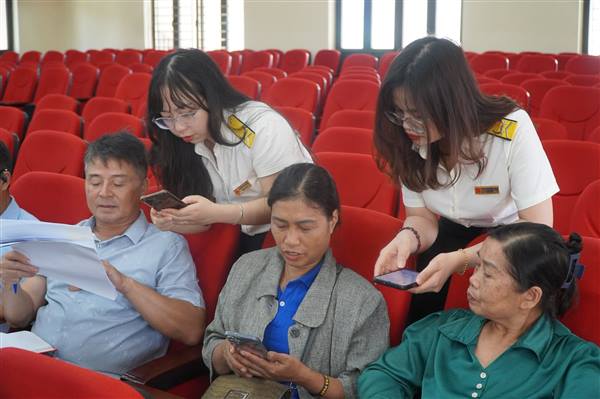 XÃ MAO ĐIỀN TỔ CHỨC TẬP HUẤN, HƯỚNG DẪN NỘP THUẾ QUA HỆ THỐNG eTAX MOBILE