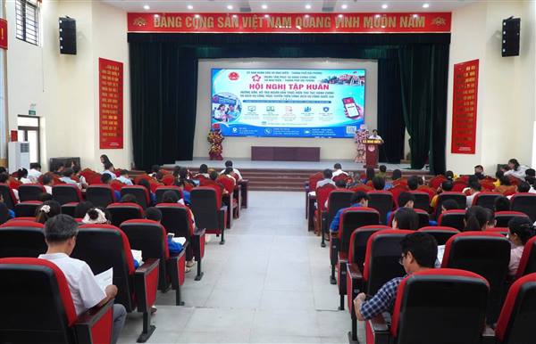 MAO ĐIỀN TẬP HUẤN, HƯỚNG DẪN NGƯỜI DÂN THỰC HIỆN THỦ TỤC HÀNH CHÍNH VÀ DỊCH VỤ CÔNG TRỰC TUYẾN
