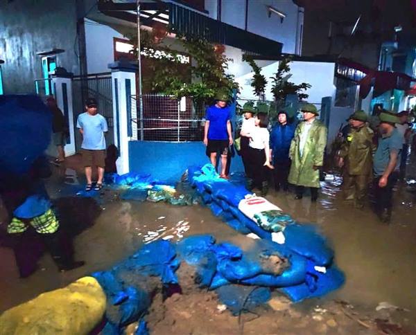 XÃ MAO ĐIỀN CHỦ ĐỘNG, QUYẾT LIỆT ỨNG PHÓ VỚI NGẬP ÚNG DO MƯA LỚN KÉO DÀI

