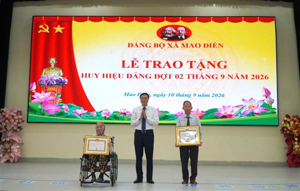 ĐẢNG BỘ XÃ MAO ĐIỀN LONG TRỌNG TỔ CHỨC LỄ TRAO TẶNG HUY HIỆU ĐẢNG ĐỢT 02/9/2026
