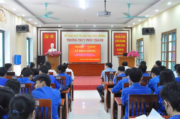 Khai giảng lớp bồi dưỡng nhận thức về Đảng năm 2025