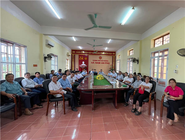 Đảng uỷ xã Nam An Phụ tổ chức điểm cầu trực tuyến hội nghị báo cáo viên cấp thành phố tháng 8 năm 2025