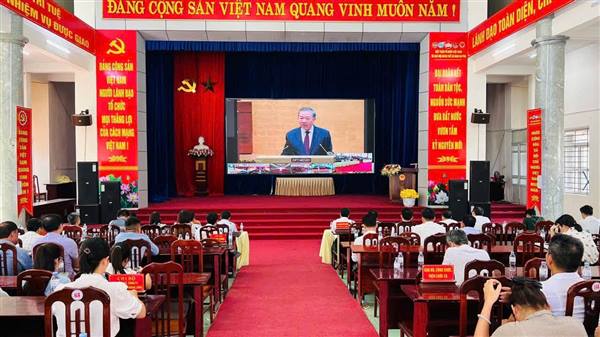 XÃ NAM AN PHỤ TỔ CHỨC HỘI NGHỊ QUÁN TRIỆT, TRIỂN KHAI THỰC HIỆN NGHỊ QUYẾT TRUNG ƯƠNG 4 KHÓA XIV
