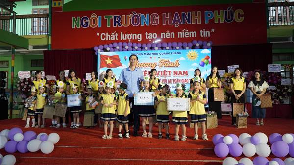 RỰC RỠ NGÀY HỘI “TÔI YÊU VIỆT NAM” TRƯỜNG MẦM NON QUANG THÀNH LAN TỎA GIÁO DỤC STEM VÀ VĂN HÓA GIAO THÔNG TỪ TUỔI THƠ
