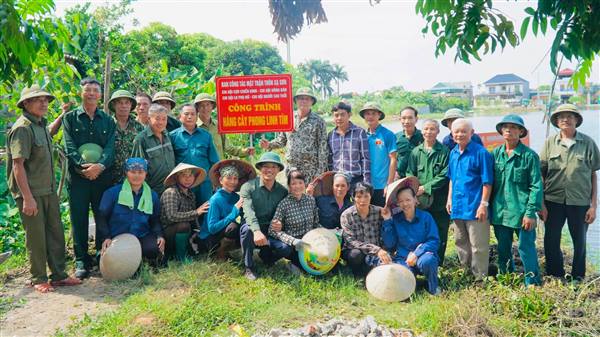 Mô hình “Dân vận khéo” ở thôn Xạ Sơn: Chung tay xây dựng hàng cây Phong Linh tím, lan tỏa tinh thần đoàn kết cộng đồng