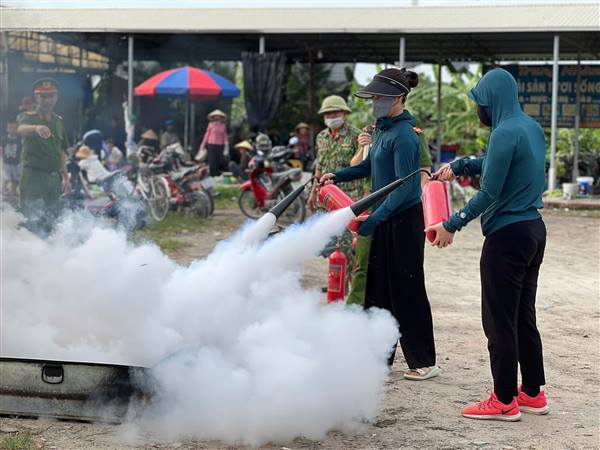 Xã Nam An Phụ tổ chức thực tập phương án chữa cháy và cứu nạn, cứu hộ tại Tổ liên gia an toàn PCCC thôn Phúc Thành