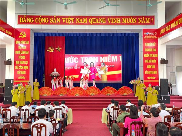 XÃ NAM AN PHỤ: NHIỀU TẬP THỂ, GIÁO VIÊN VÀ HỌC SINH ĐƯỢC KHEN THƯỞNG TẠI HỘI NGHỊ TỔNG KẾT NĂM HỌC 2025-2026