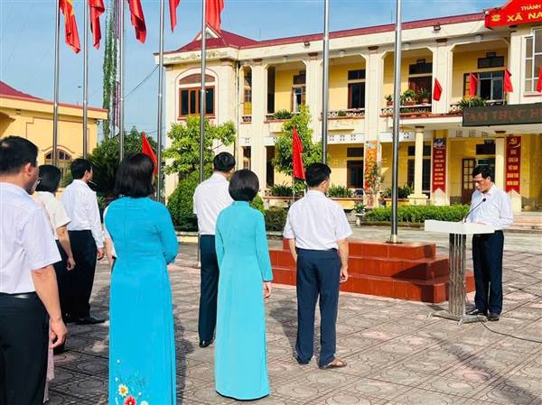 XÃ NAM AN PHỤ THỰC HIỆN NGHI LỄ CHÀO CỜ VÀ SINH HOẠT DƯỚI CỜ ĐẦU THÁNG 8