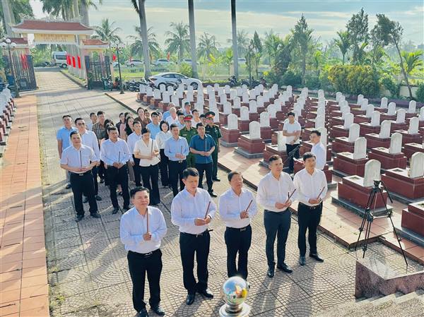 LỄ DÂNG HƯƠNG TƯỞNG NIỆM CÁC ANH HÙNG LIỆT SĨ 