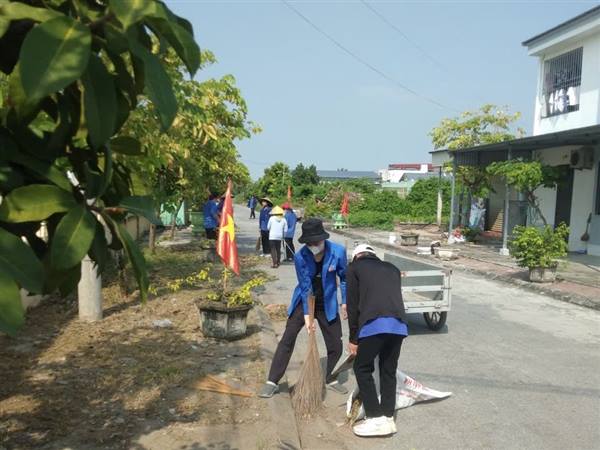 PHƯỜNG NAM ĐỒ SƠN RA QUÂN DỌN VỆ SINH, TREO CỜ TỔ QUỐC CHÀO MỪNG ĐẠI HỘI ĐẢNG BỘ THÀNH PHỐ