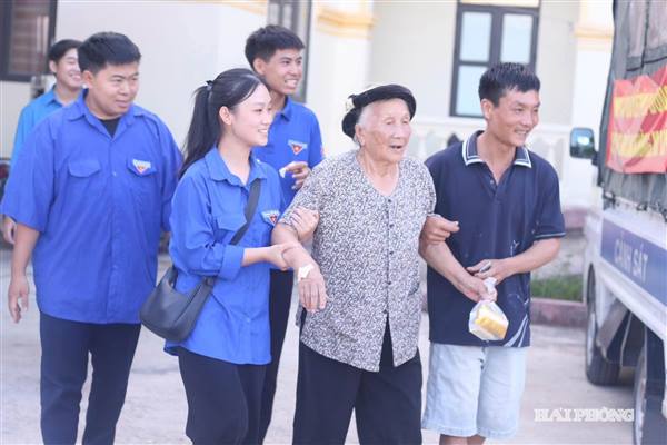 Tuổi trẻ Nam Đồ Sơn góp sức đưa các anh hùng liệt sĩ trở về
