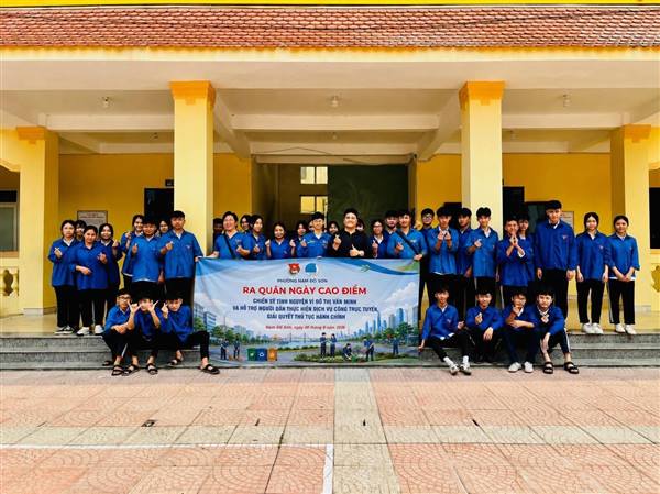 Ra quân Ngày cao điểm Chiến sĩ tình nguyện vì đô thị văn minh đô thị, hỗ trợ người dân thực hiện thủ tục hành chính