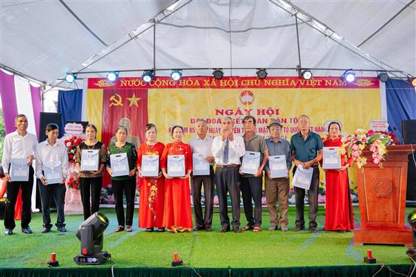 TỔ DÂN PHỐ VŨ LA, PHƯỜNG NAM ĐỒNG TỔ CHỨC NGÀY HỘI ĐẠI ĐOÀN KẾT TOÀN DÂN TỘC KỶ NIỆM 95 NĂM NGÀY TRUYỀN THỐNG MẶT TRẬN TỔ QUỐC VIỆT NAM (18/11/1930 - 18/11/2025)