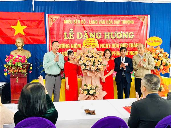 LÃNH ĐẠO PHƯỜNG NAM ĐỒNG DỰ LỄ DÂNG HƯƠNG TƯỞNG NIỆM ĐỨC THÁNH LƯỠNG QUỐC KHÔI NGUYÊN PHẠM TỬ NGHI