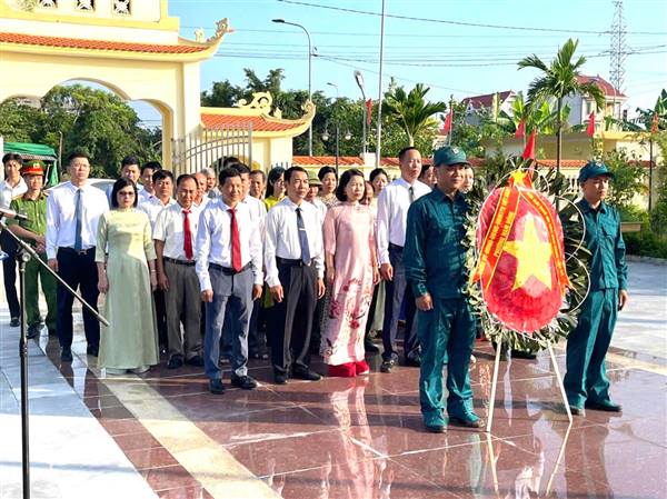 PHƯỜNG NAM ĐỒNG TỔ CHỨC DÂNG HƯƠNG NGHĨA TRANG LIỆT SỸ CHÀO MỪNG ĐẠI HỘI ĐẢNG BỘ PHƯỜNG LẦN THỨ I, NHIỆM KỲ 2025-2030